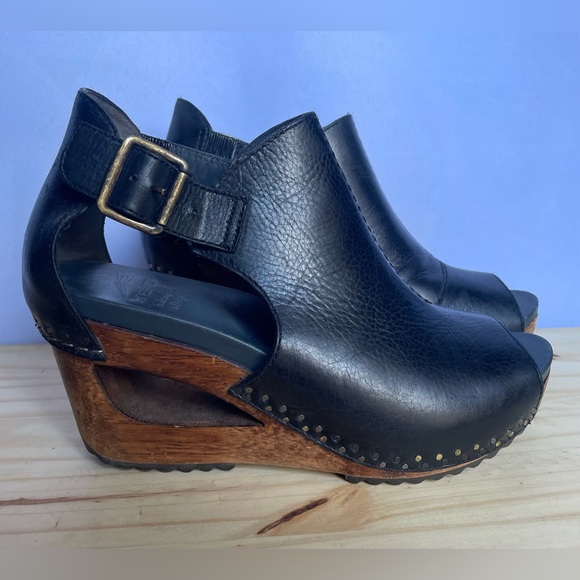 Dansko Sable Black Wedge Sandals Size 37 /US 6.5 or 7, Leather, Handcrafted $220 - Picture 4 of 16